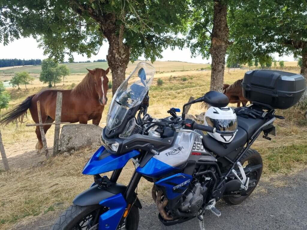 L'Aubrac en moto