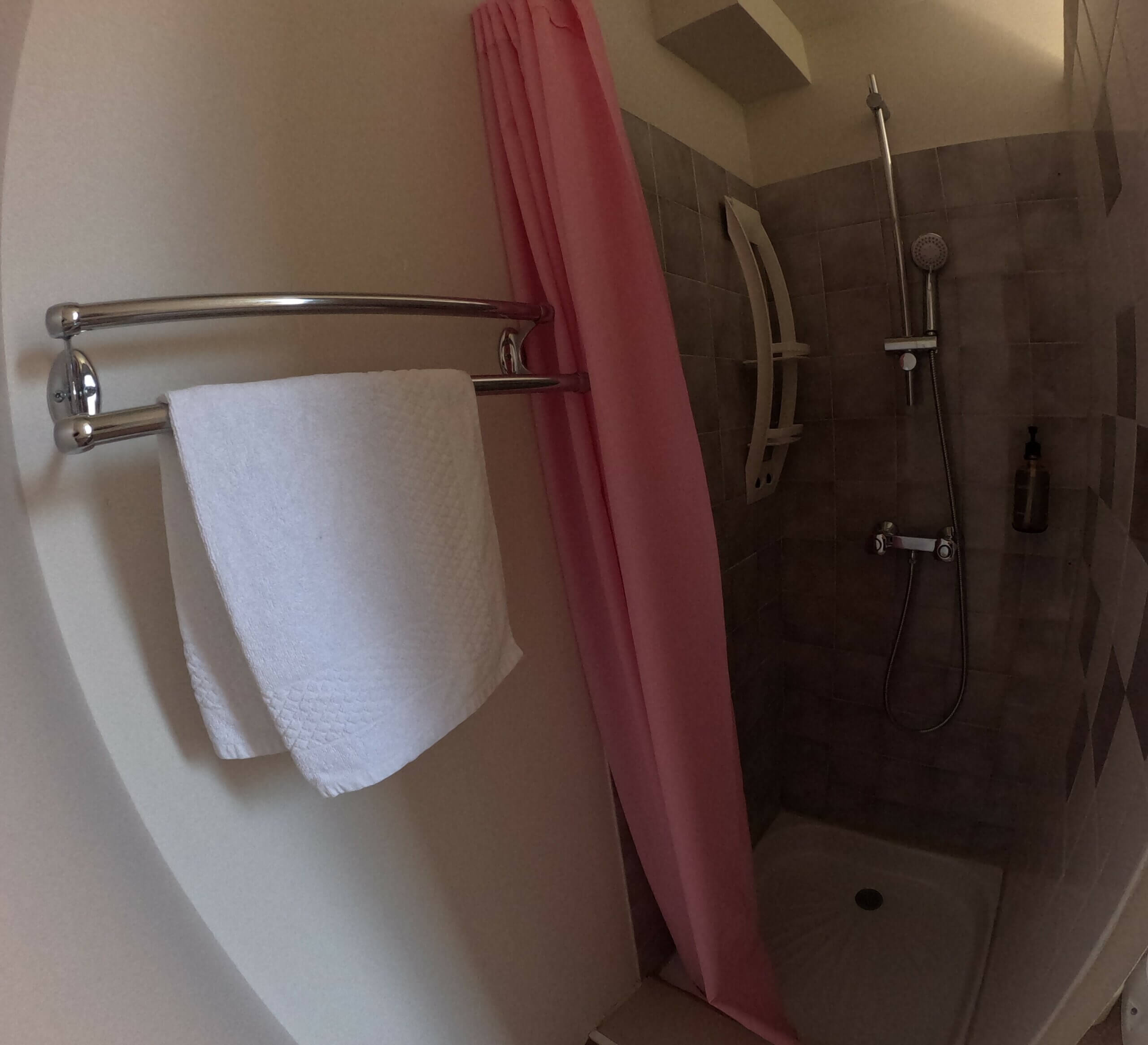 Chambre Les Jonquilles / Douche Chambre Les Jonquilles / Douche